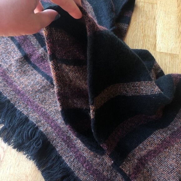 American Eagle Dark Knit Poncho Shawl Boho Western Fringe One Size - Picture 7 of 10